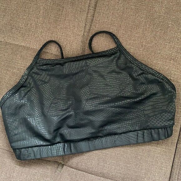 ONZIE HIGH NECK TRIANGLE STRAPPY BACK FAUX LEATHER LOOK SIZE M/L - Picture 2 of 8